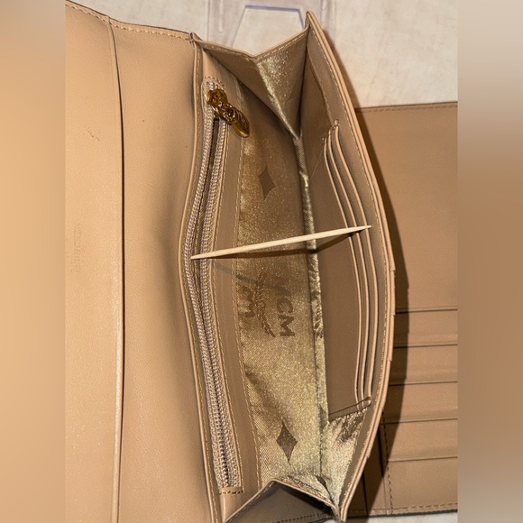 MCM Black Wallet/Unbranded Chain Can Be used as Wallet/Crossbody/Over Shoulder - Picture 8 of 16